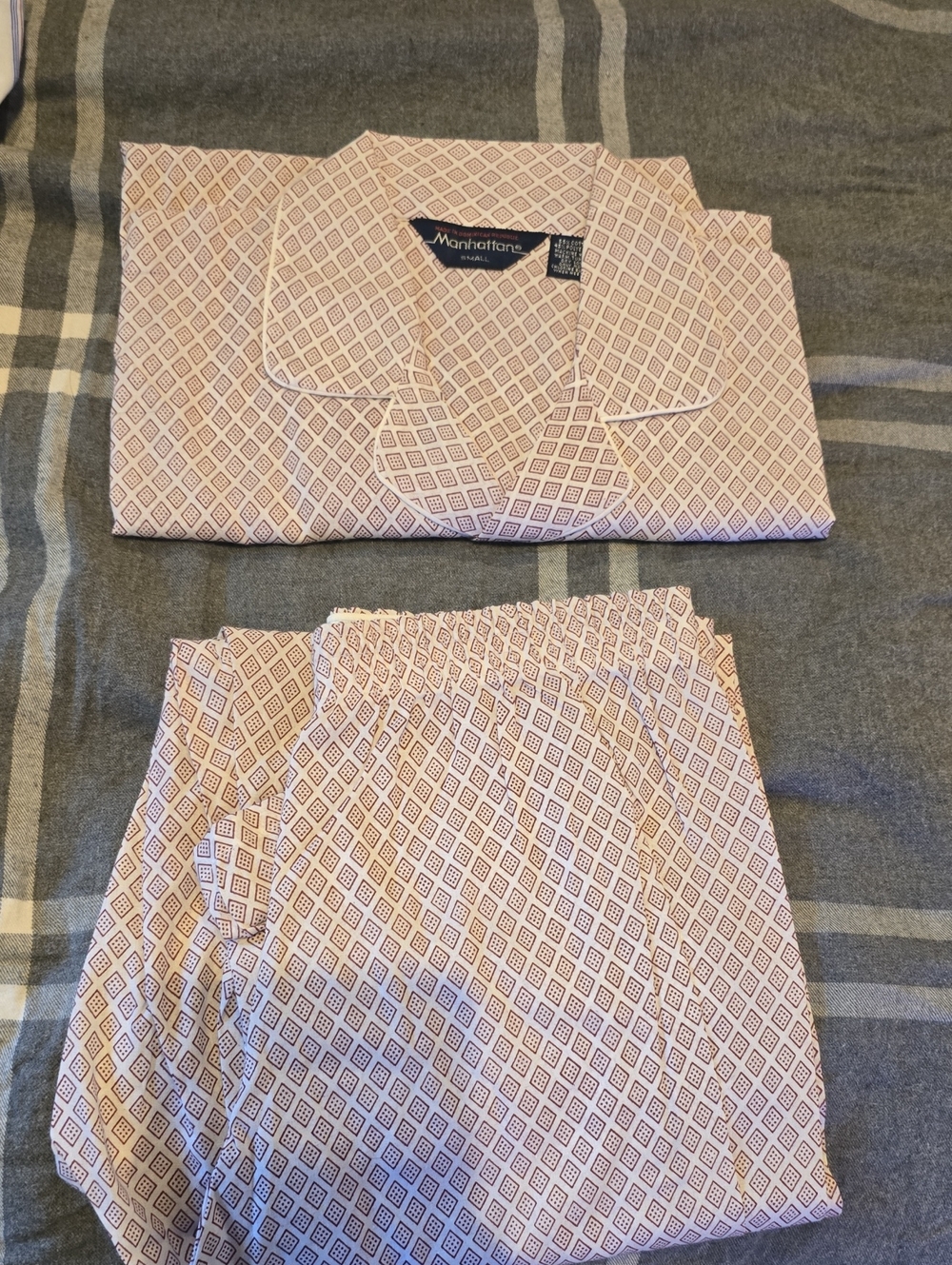 Manhattan Women's Pink Geometric Pajama Set